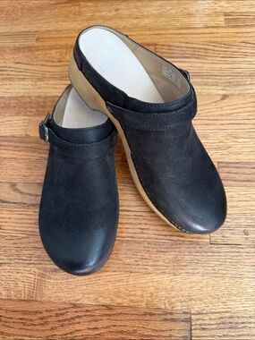 Women's Dansko Berry Clog Black Burnished Nubuck